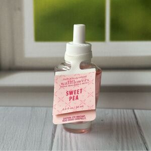 NWT Bath & Body Works Sweet Pea Wallflowers Refill Bulb